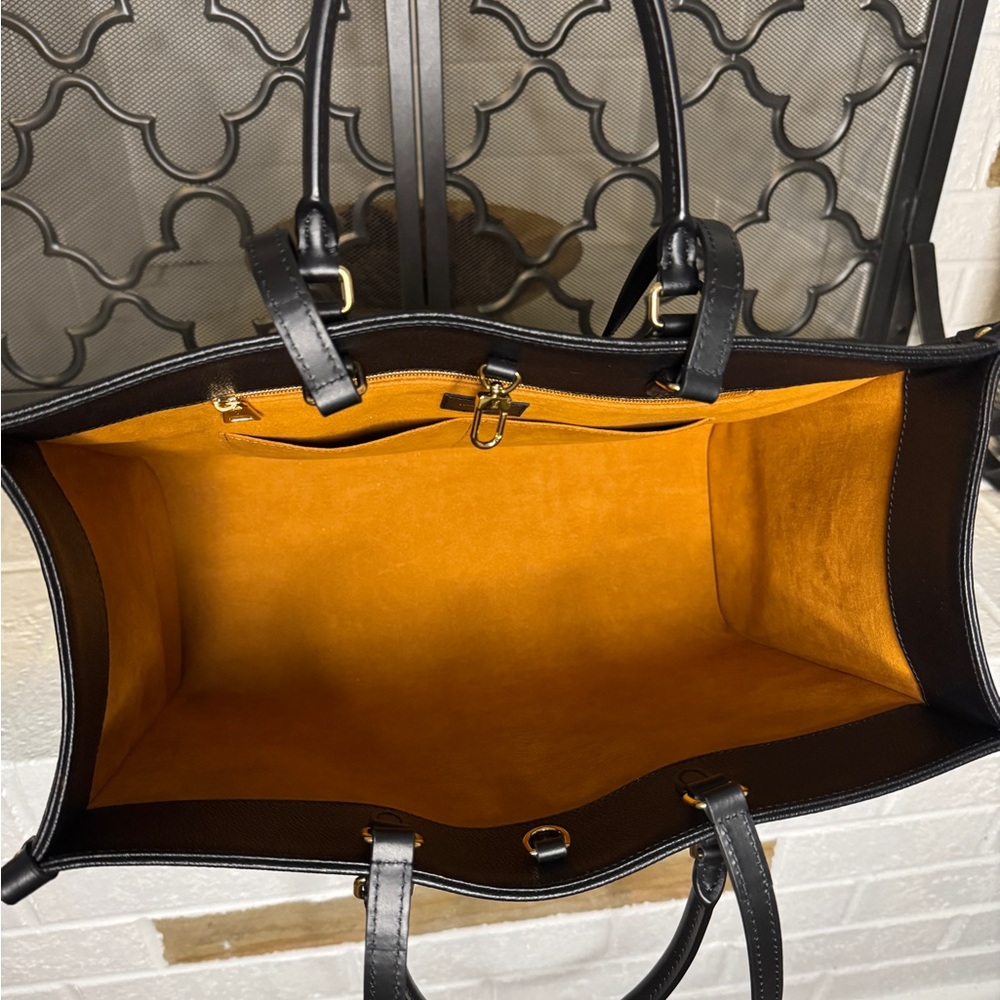 Louis Vuitton OnTheGo GM - Picture 10 of 11